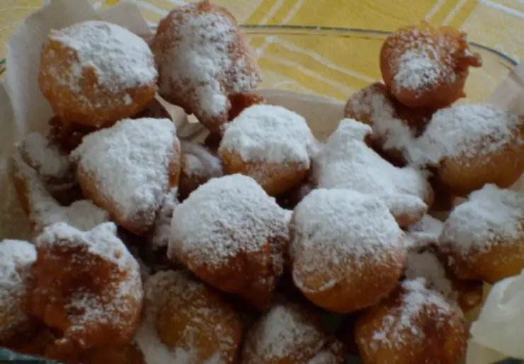 Nu mă mai satur de aceată Rețetă Simplă de Gogoși cu Lingura: Sunt un Deliciul Rapid si Delicios