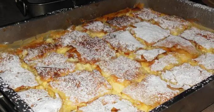 Plăcintă cu Iaurt Rapidă și Delicioasă – Gata în 40 de Minute