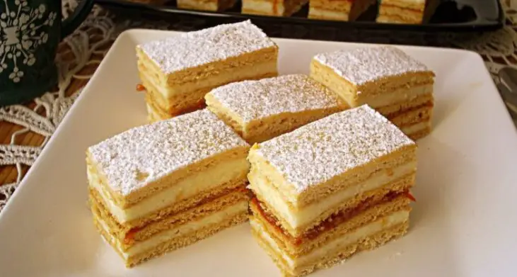 Prăjitura Albinița – Deliciul Perfect pentru Orice Ocazie