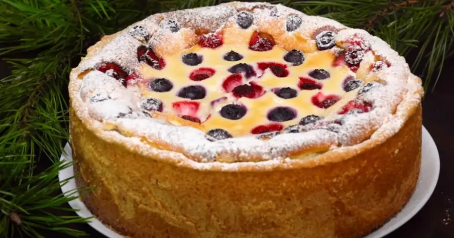 Prajitura Cu Brânză Dulce de Vaci și Fructe de Pădure – Un deliciu gustos si usor de preparat