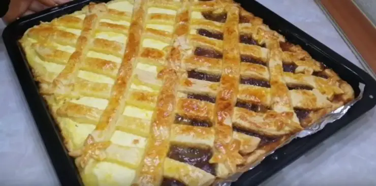 Prăjitură Cu Două Umpluturi: Rețetă Simplă și Delicioasă!