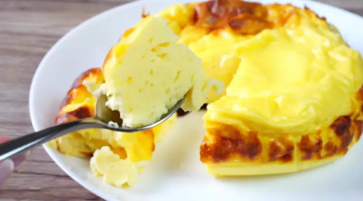 Prăjitură Fără Făină și Fără Zahăr – Rețetă Rapidă cu Iaurt