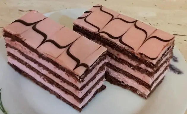 Prăjitură Fina cu Miere: Desertul Perfect pentru Orice Ocazie