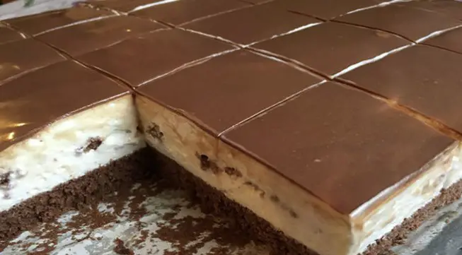 Prăjitură Minune cu Cremă de Vanilie: Desertul Perfect pe care Trebuie să-l Încerci