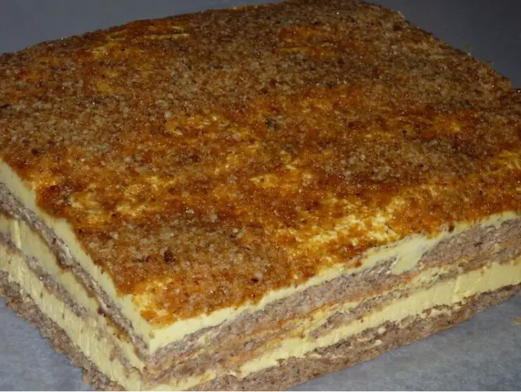 Prăjitura care i-a cucerit pe toți: Deliciu cu Nuci Caramelizate, Cremă de Vanilie și Lămâie