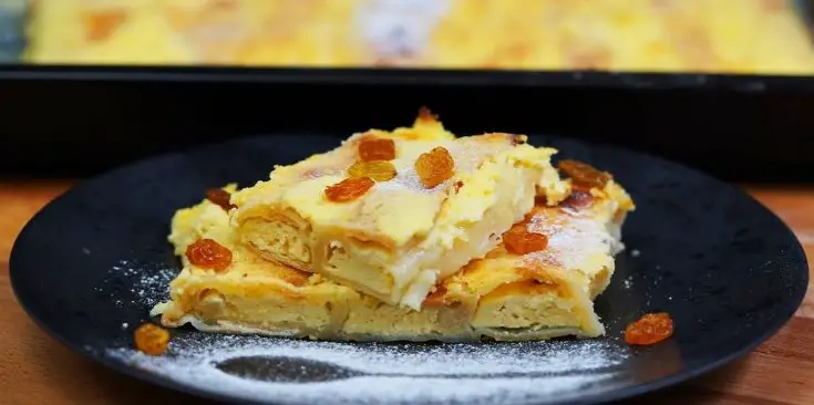 Prăjitură cu Brânză Dulce și Smântână – Gustul din Copilărie