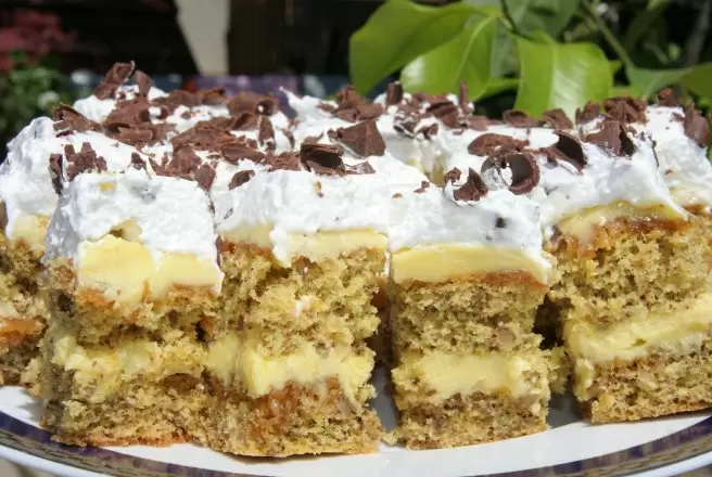 Prajitura cu Caramel si Vanilie: Un Deliciu perfect pentru weekend