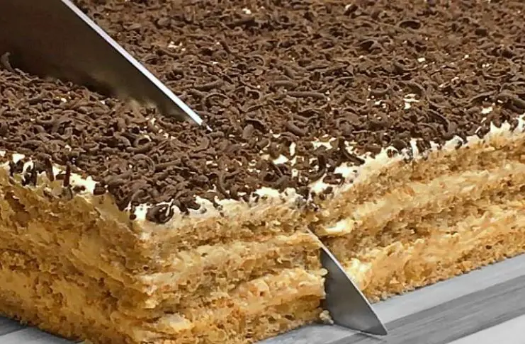 Rețeta Prăjiturii “Vlăduț” cu Nucă: Ingrediente și Preparare