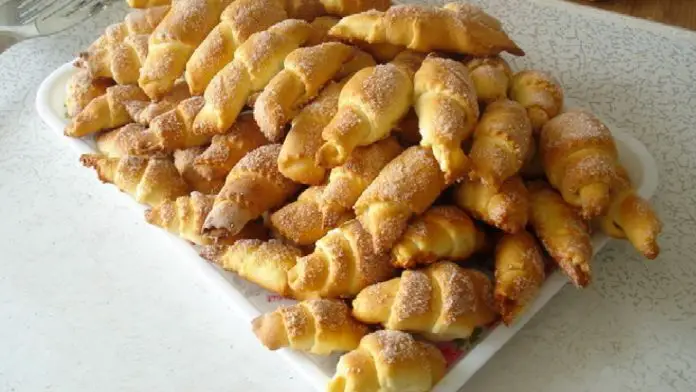 Rețetă Simplă si Delicioasă de Cornulețe Fragede de Casă