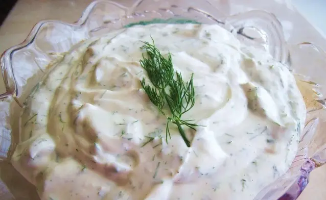 Rețetă Simplă și Delicioasă de Sos de Smântână cu Mărar