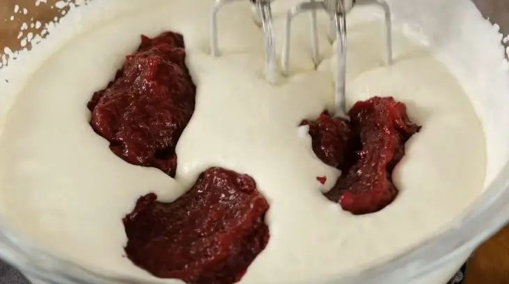 Rețetă Ușoară de Înghețată de Cireșe Făcută Acasă