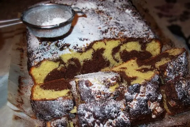 Rețetă delicioasă de chec pufos din 8 ouă și 8 linguri de ulei: simplu, rapid și delicios