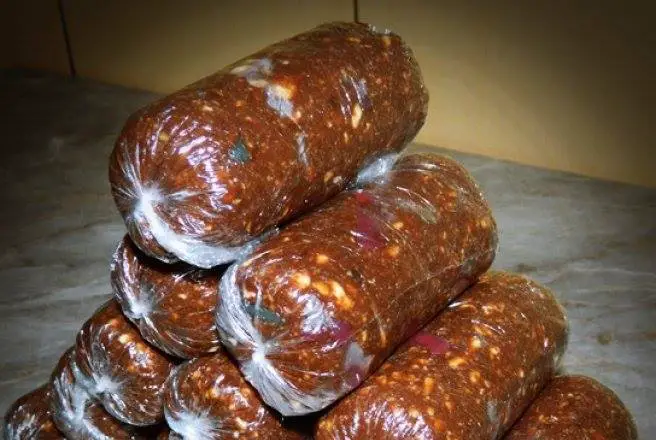 Salam de Biscuiți cu Ciocolată – Rețeta Ideală, Mai Bună decât la Cofetărie