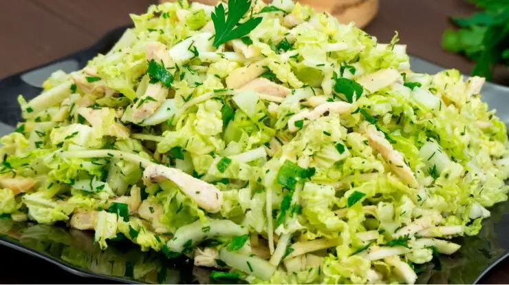 Salata „Doamna la Dietă” – Ideală pentru Silueta Ta, cu Gust Irezistibil