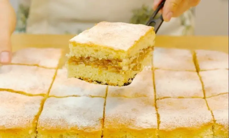 Șarlotka cu Mere și Scorțișoară – Desert Tradițional Rusesc