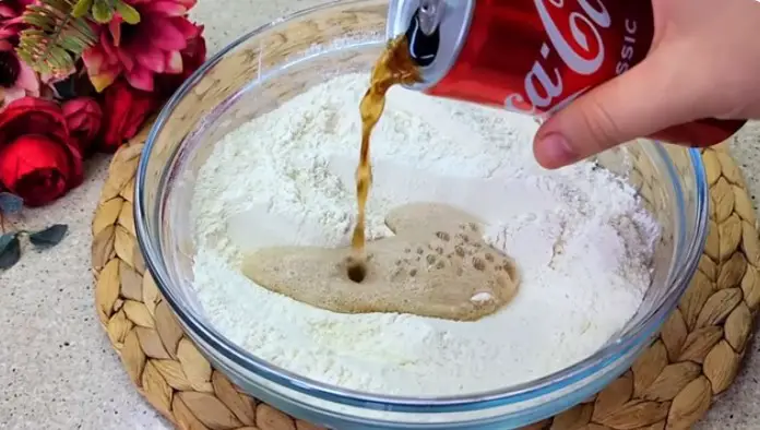 Secretul Adaugarii Coca-Cola în Aluat: Puțini Îl Cunosc, Dar Rezultatul Este Uimitor!