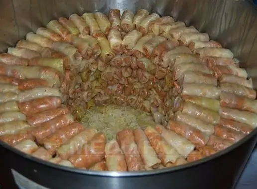 Secretul Fierberii Sarmalelor în Foi de Varză Murată: Ghid pentru Un Gust Desăvârșit