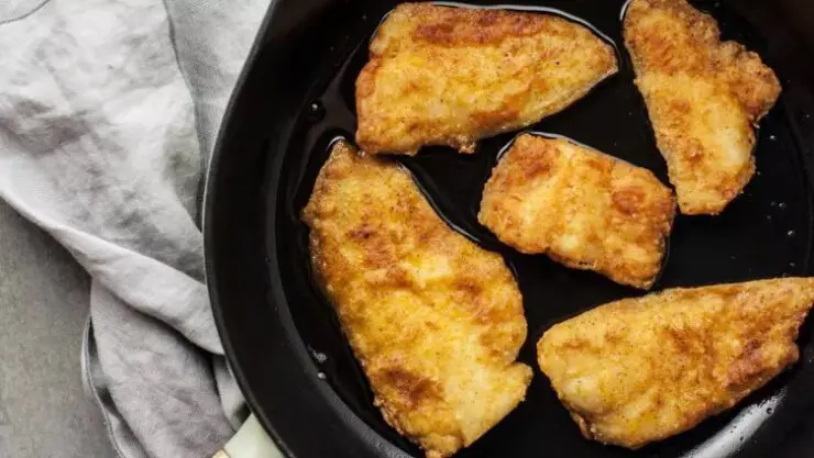 Secretul pentru un Pește cu Crustă Savuroasă: Cu ce ingredient sa amesteci Mălaiul