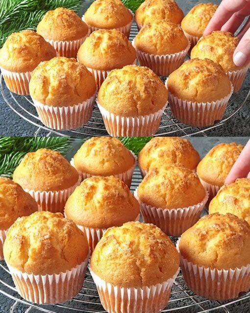 Amestecă totul și pune la cuptor să se coacă Cea mai simplă rețetă pentru cele mai gustoase brioșe.