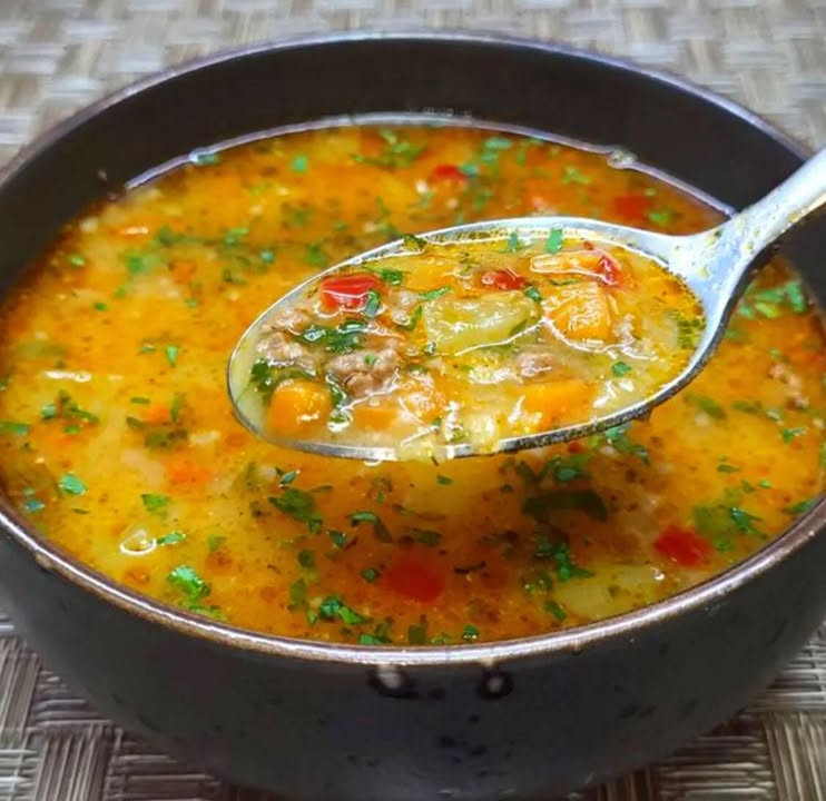 O farfurie și nu mai trebuie să mănânc nimic toată ziua! Supă foarte gustoasă cu carne tocată și linte pentru energie și forță…