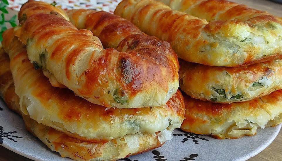 Oricâte ați face, se vor mânca imediat ce le scoateți din cuptor Rețetă pentru plăcinte ușoare și delicioase