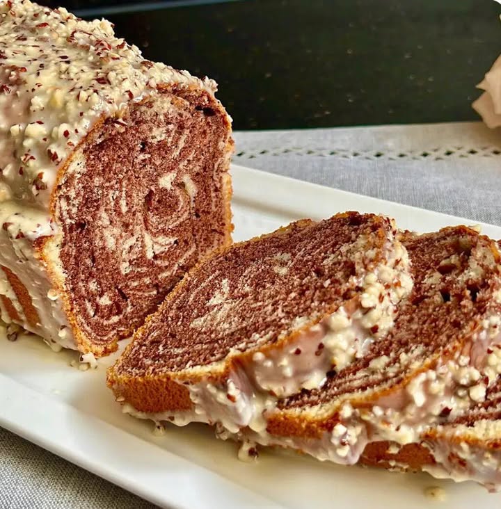 PRĂJITURĂ PENTRU FIECARE ZI Prepararea durează doar 5 minute și o puteți savura fie caldă, fie rece