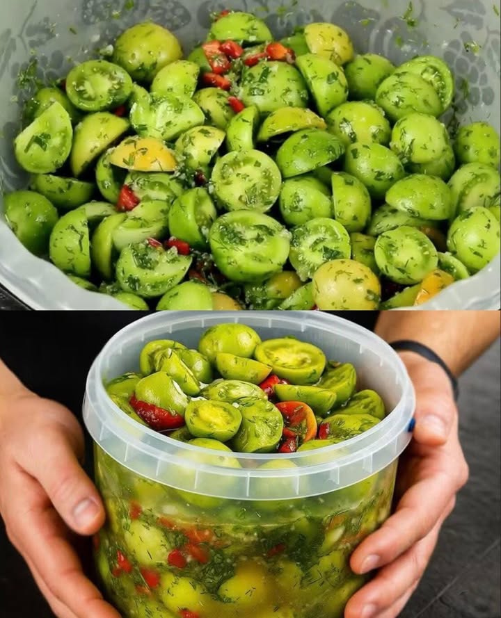 Salată din roșii verzi, delicioasă  îți lingi degetele… Acest secret nu-l spune nimeni…