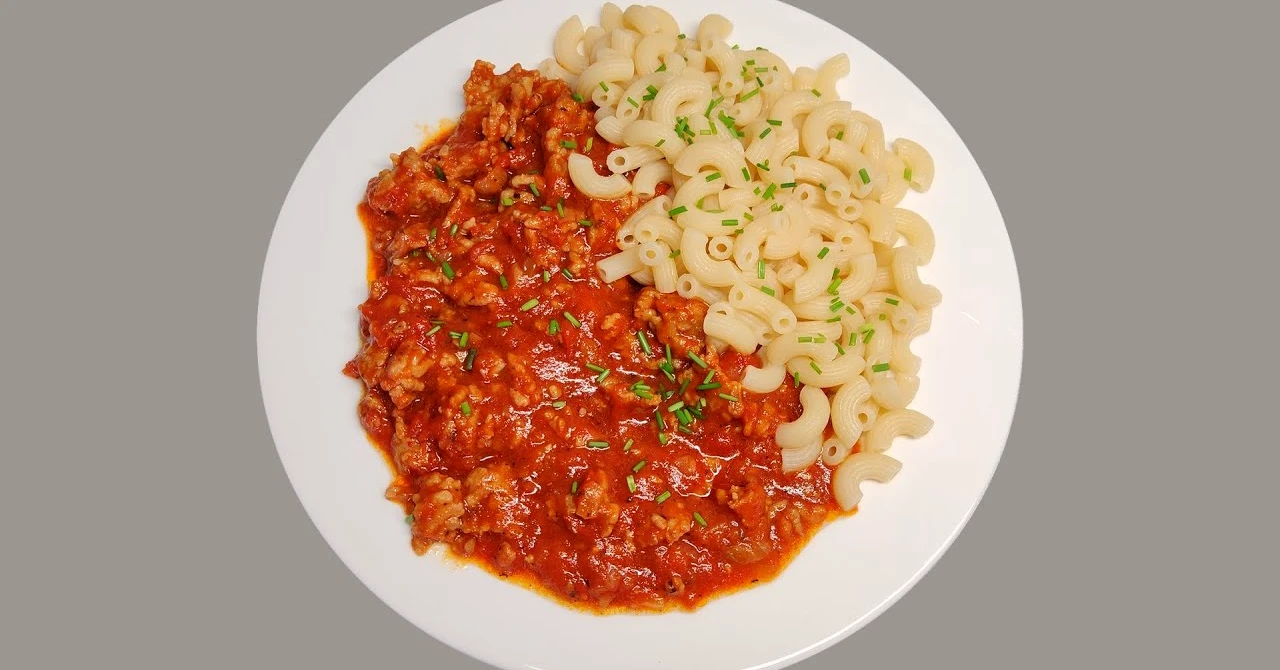Cea mai bună sos de roșii cu carne tocată pentru spaghete: Rețetă simplă pentru un prânz divin!
