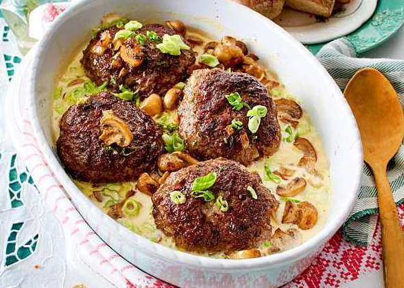 Chifteluțe la cuptor în sos cremos de ciuperci