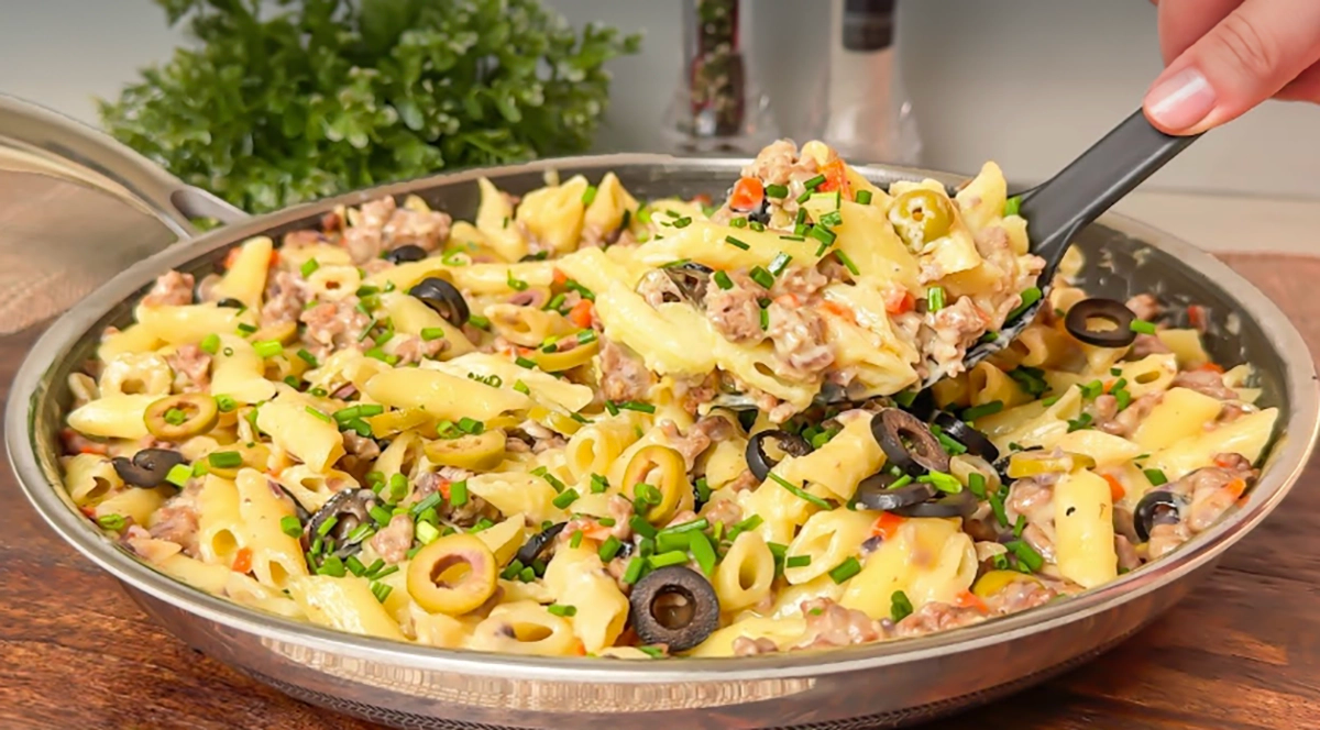 Paste cremoase cu carne tocată în 30 de minute: Prânz rapid și delicios