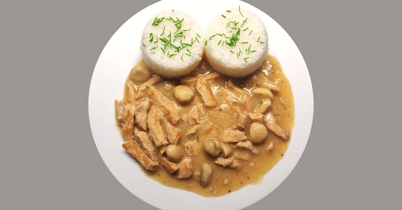 Cotlete rapide de porc cu ciuperci: Prânz delicios gata în doi timpi și trei mișcări!