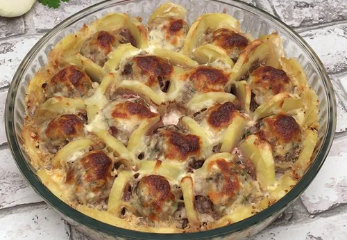 Budincă de chifteluțe picante