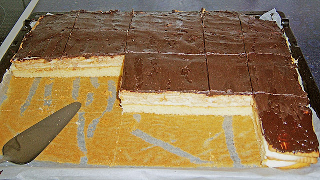 LPG Kuchen se traduit en roumain par **„Prăjituri LPG”**.