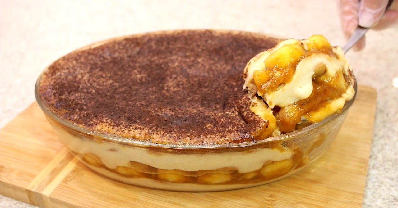 Desert cremos cu banane caramelizate: Deliciu fără coacere!