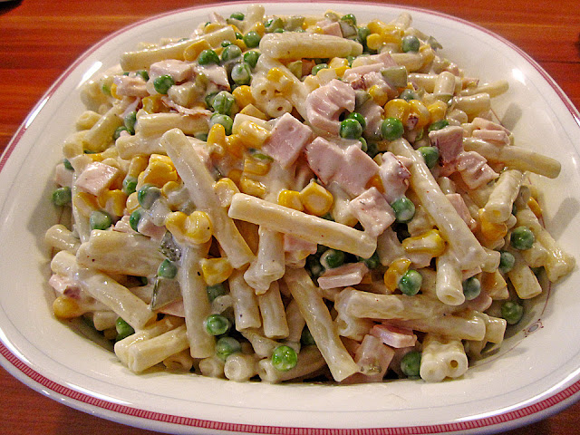 Salată de spaghete cu furculiță
