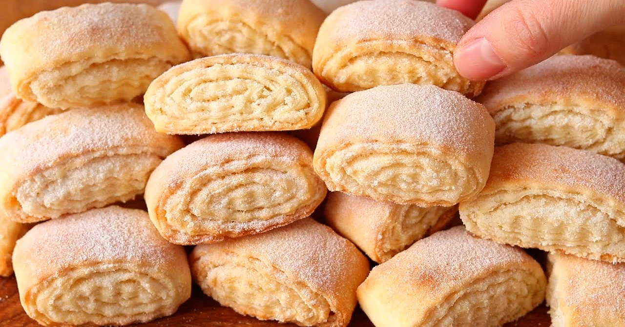 Cele mai bune rulouri cu chefir și cremă de vanilie: rapide și incredibil de delicioase!