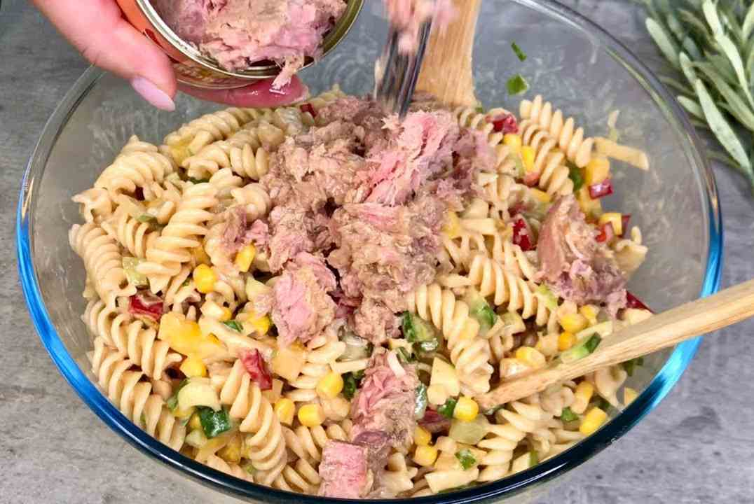 Salată de paste cu ton