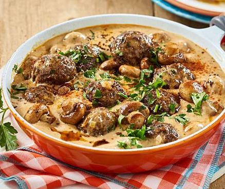 Tăiței cu sos de ciuperci și chifteluțe