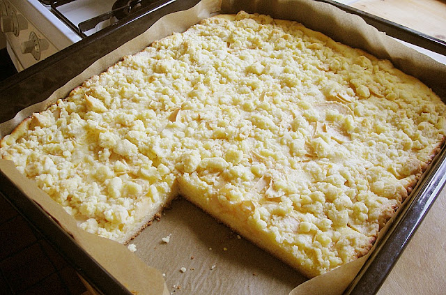 Prăjitură rapidă cu brânză de vaci și crumble