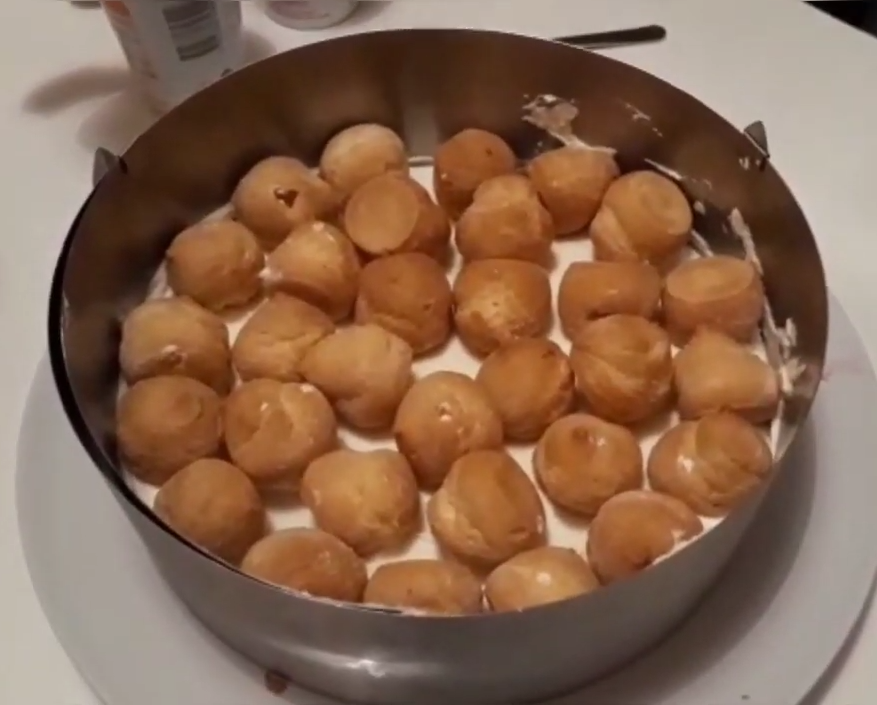 Tort cu pliculețe de vânt fără coacere, doar 15 minute de efort!