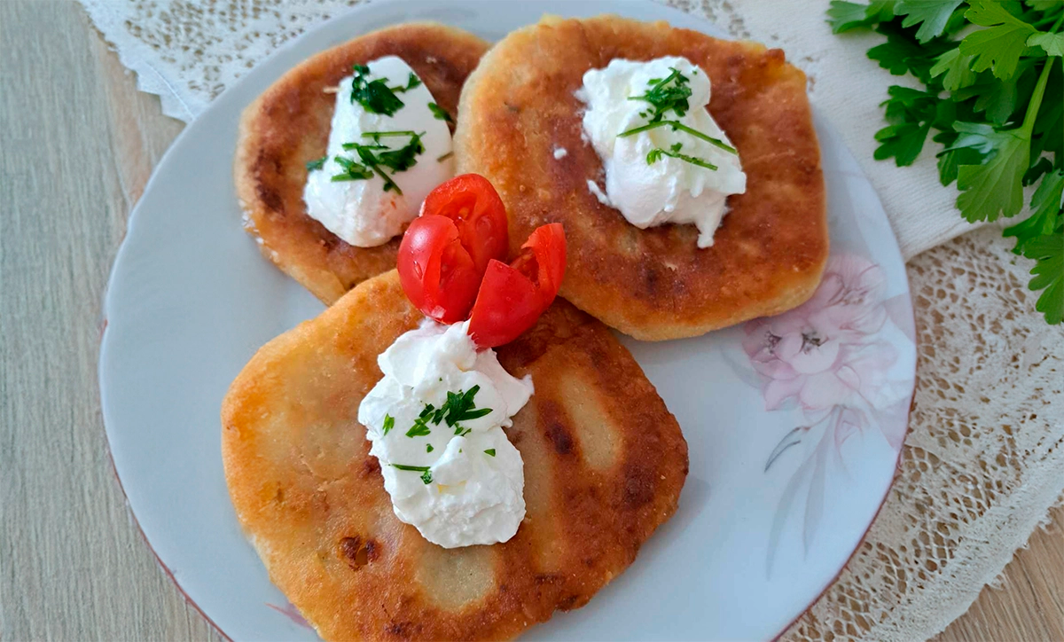 Chrumkavé zemiakové pagáčiky umplute cu șuncă și cașcaval după rețeta bunicii Stanka