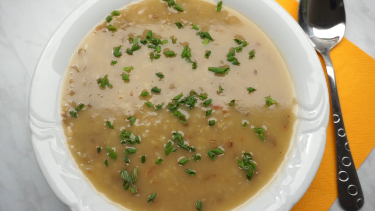 Supa de găluște a la țară: Așa o gătesc eu și toată lumea cere porție dublă!