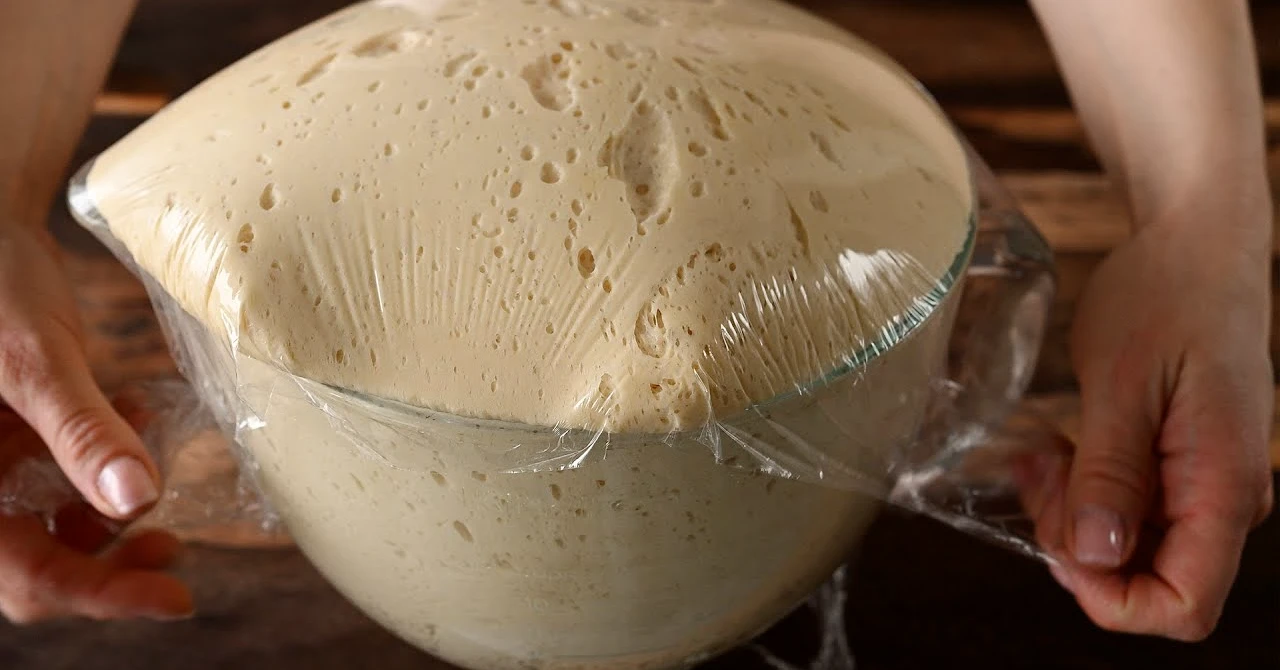 Cele mai bune găluște dospite cu cremă de vanilie: Simple, pufoase și moi ca un nor!