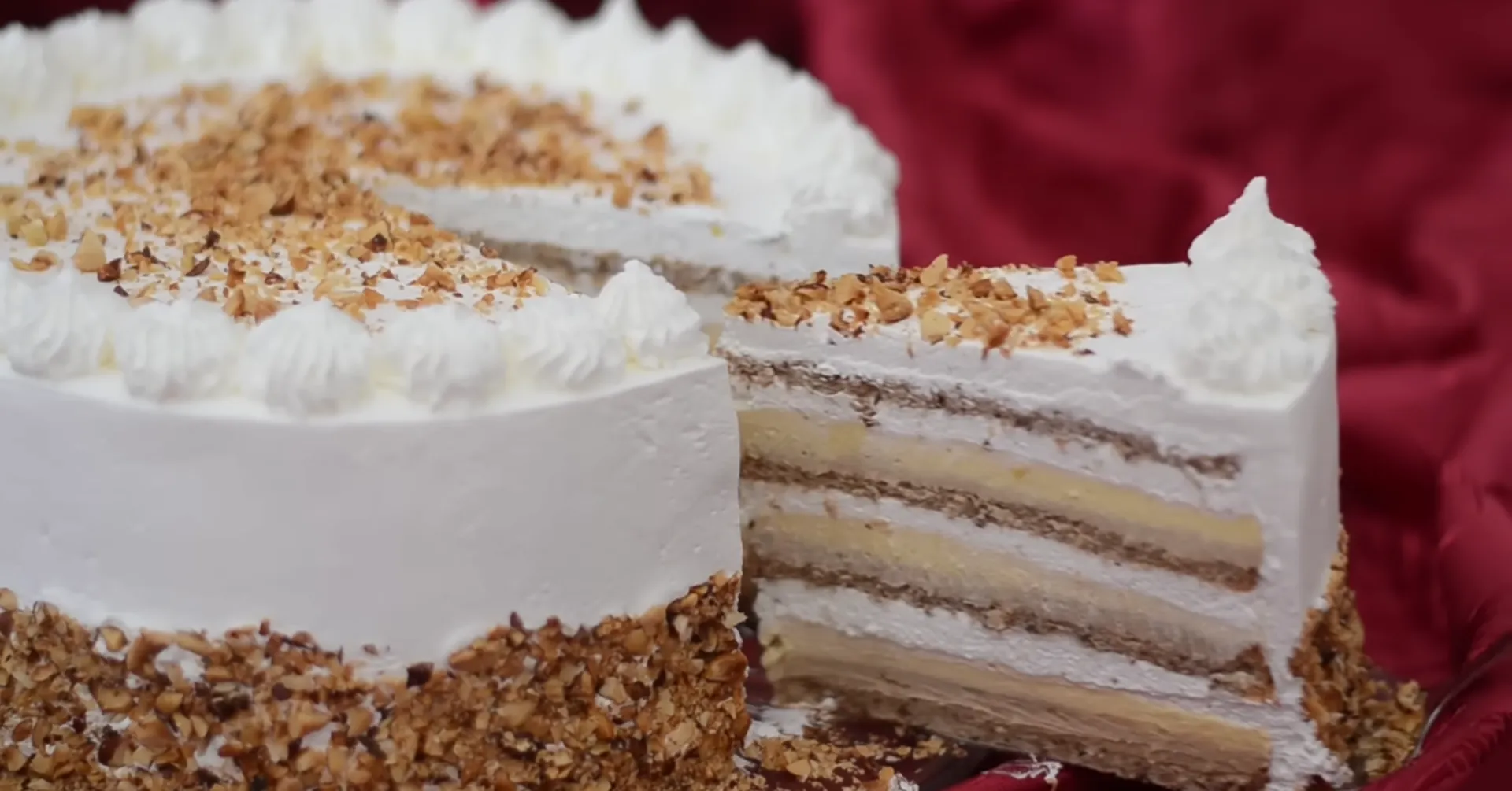 Tort „Milka” cu două creme: Trebuie să ai această REȚETĂ!