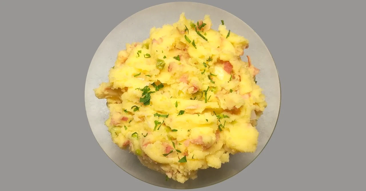 Cele mai bune cartofi copți cu bacon și ceapă: Garnitură rapidă ca la bunica!