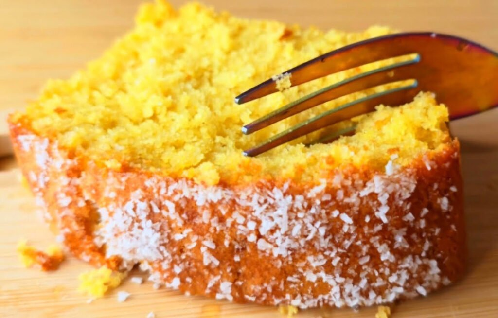 Acest chec de portocale este foarte moale și delicios datorită acestui ingredient foarte simplu. Cine s-ar fi gândit că va fi un succes la micul dejun!