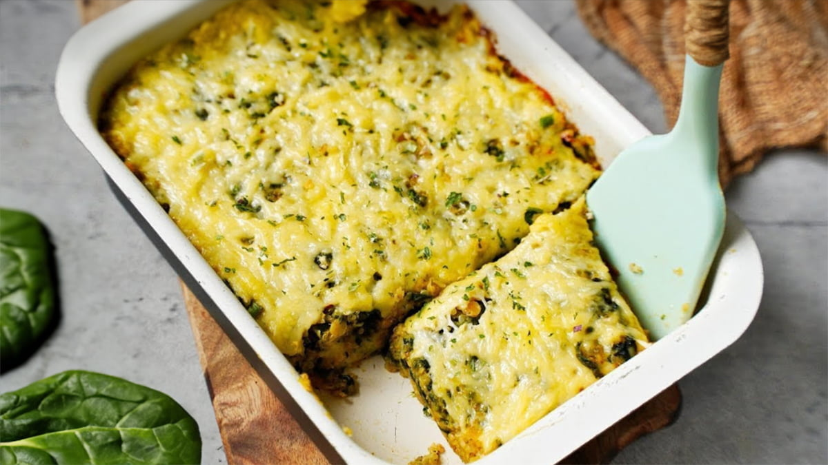 Spanac copt gustos și sănătos cu linte și quinoa: Ideal nu doar pentru vegetarieni și vegani!