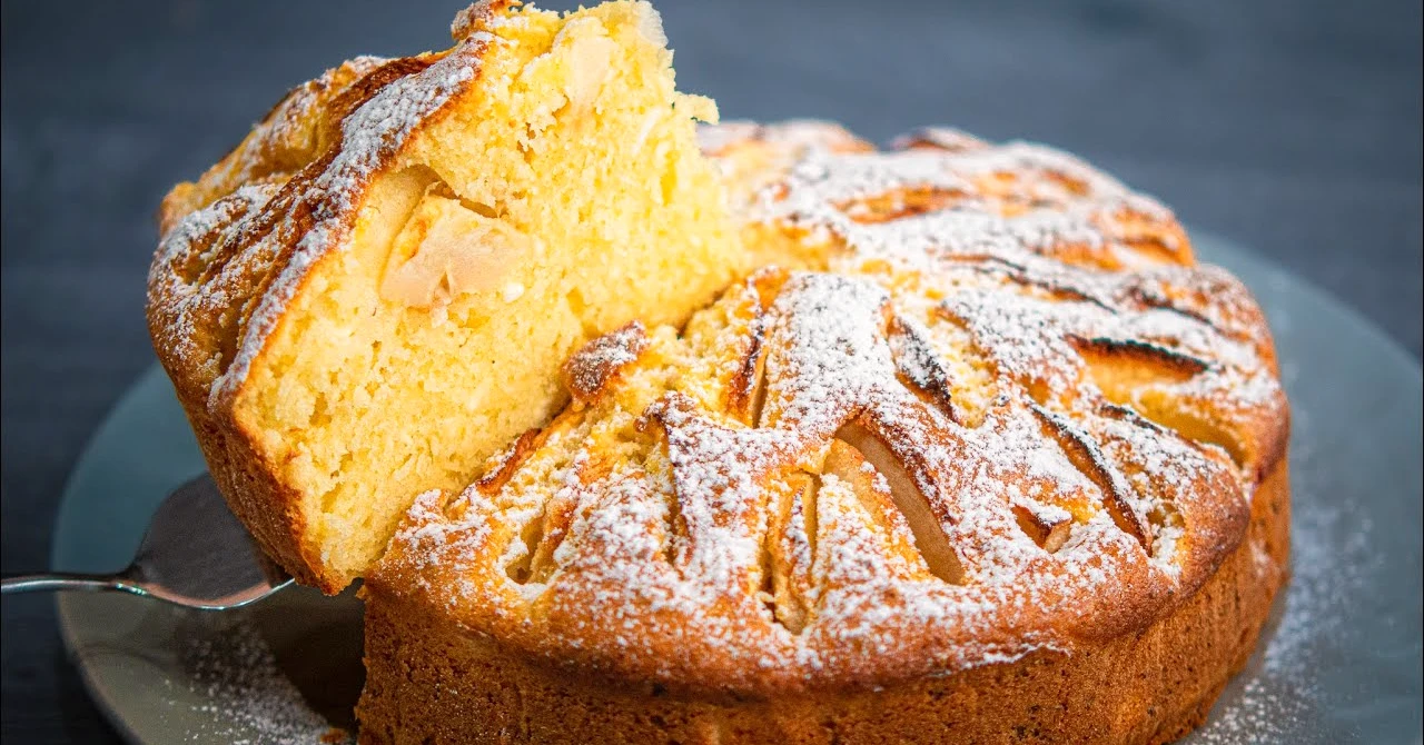 Cel mai bun plăcintă cu mere și brânză dulce: Fragedă, suculentă și gata rapid!