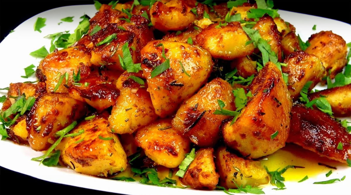 Cartofi copți crocanți cu ierburi aromatice: Rețeta care te va impresiona!