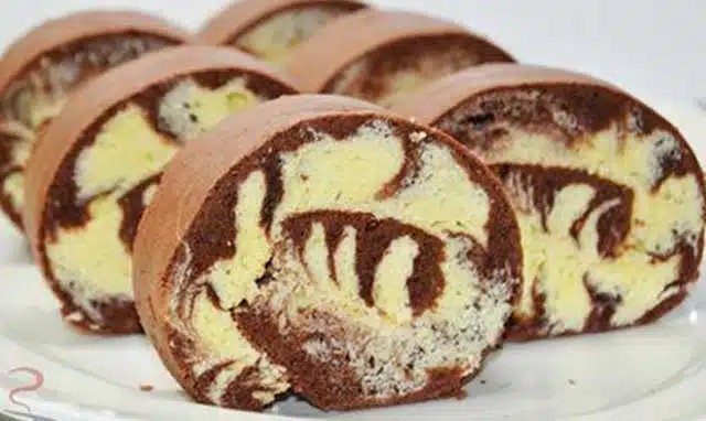 Ruladă de biscuiți altfel, trucul cu degetul